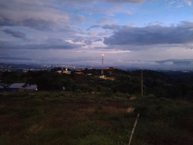 Lote con vistas increíbles a 10  minutos de Grecia - Imagen 12