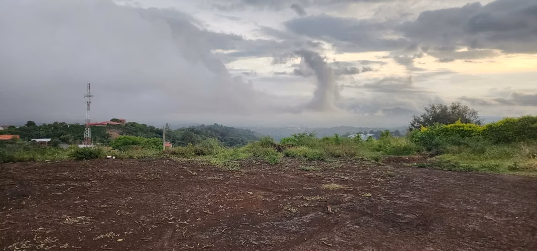 Lote con vistas increíbles a 10  minutos de Grecia - Imagen 5
