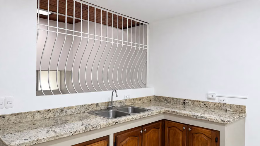 Venta amplia casa en Los Yoses - San Pedro Montes de Oca - Imagen 8