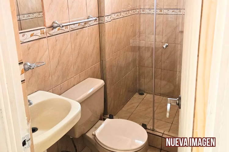 EN VENTA - Casa de 2 niveles - Uso Mixto - Moravia