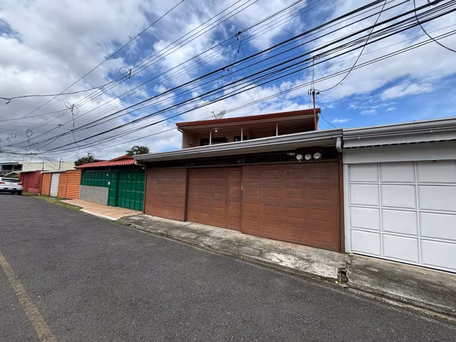 Gran Oportunidad: Casa con 2 Apartamentos para Vivir o Invertir - Imagen 20