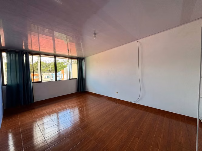 Gran Oportunidad: Casa con 2 Apartamentos para Vivir o Invertir - Imagen 11