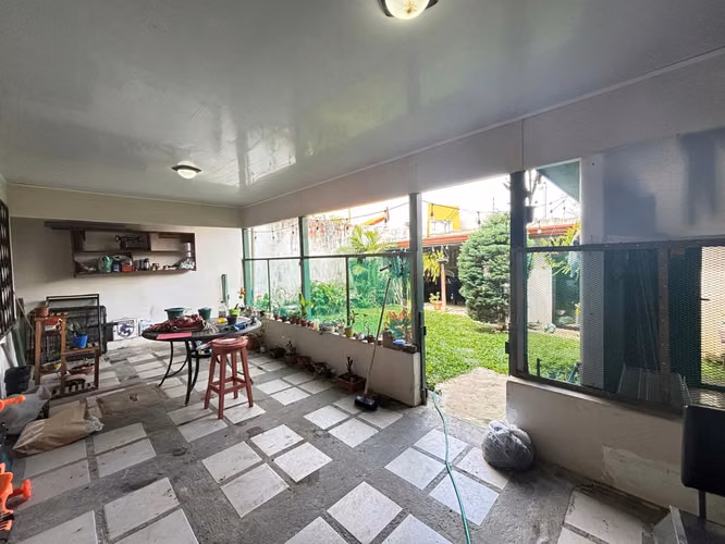 Gran Oportunidad: Casa con 2 Apartamentos para Vivir o Invertir - Imagen 4
