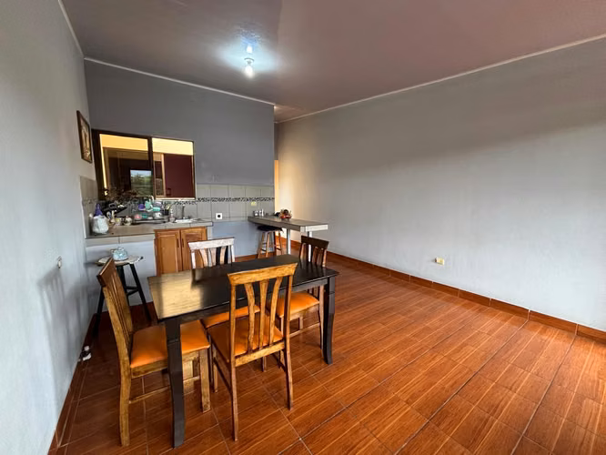 Gran Oportunidad: Casa con 2 Apartamentos para Vivir o Invertir - Imagen 16