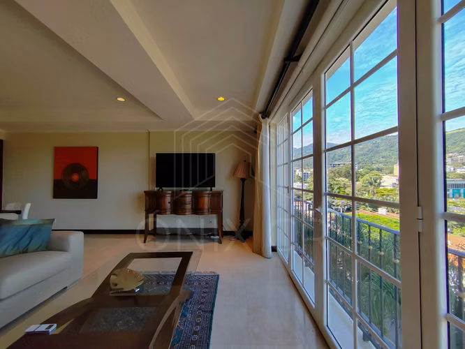 Venta Lujoso Apartamento 3 habitaciones en Cortijo Los Laureles Escazú