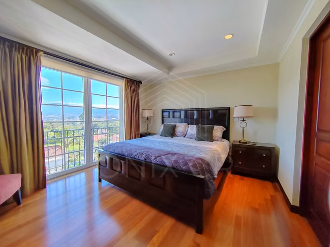 Venta Lujoso Apartamento 3 habitaciones en Cortijo Los Laureles Escazú