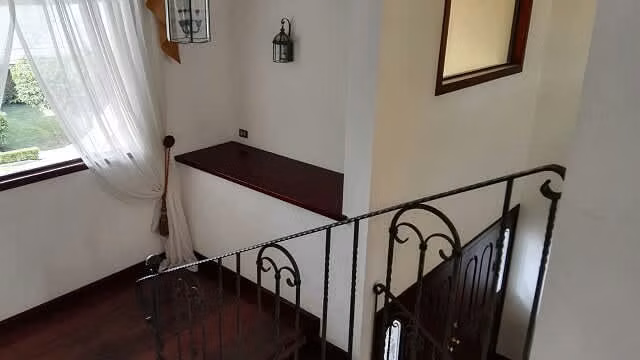INVERSION Elegante, cómoda, 5 dorm casa ESCAZU Los Laureles - Imagen 5