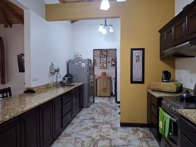 A la venta preciosa casa en Residencial Altos de Montenegro Alajuela - Imagen 6