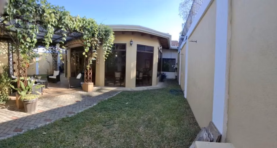 A la venta preciosa casa en Residencial Altos de Montenegro Alajuela - Imagen 3