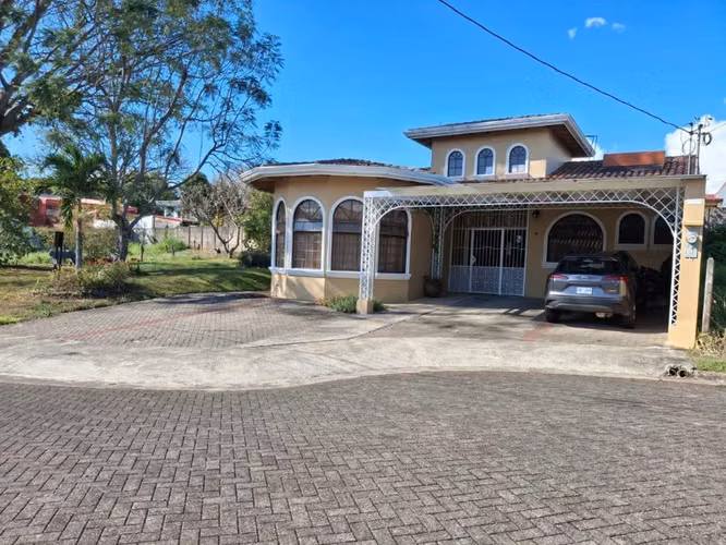A la venta preciosa casa en Residencial Altos de Montenegro Alajuela - Imagen 2