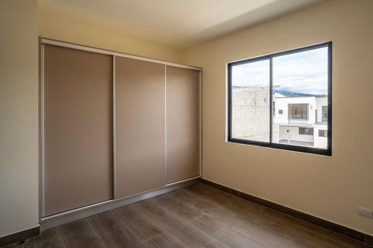 Venta de espectacular casa a estrenar en condominio en Tres Ríos