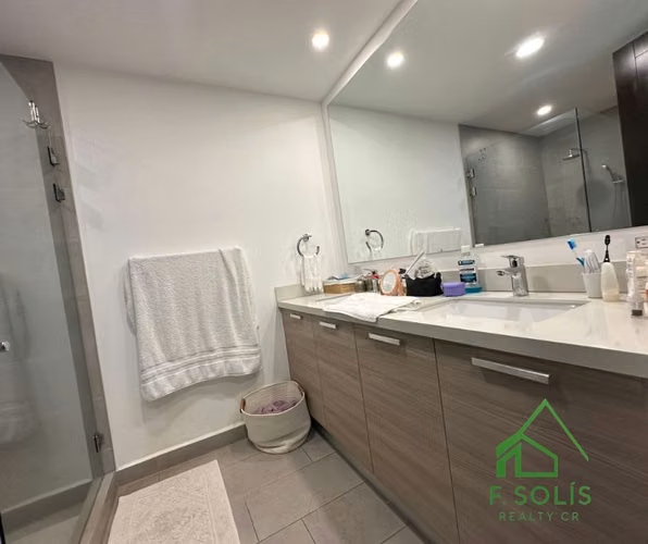Lujoso Penthouse en venta con Terraza Privada cerca de Distrito Cuatro.