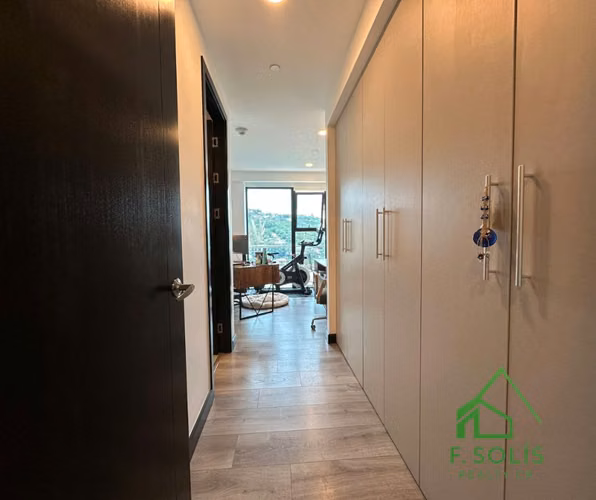 Lujoso Penthouse en venta con Terraza Privada cerca de Distrito Cuatro.