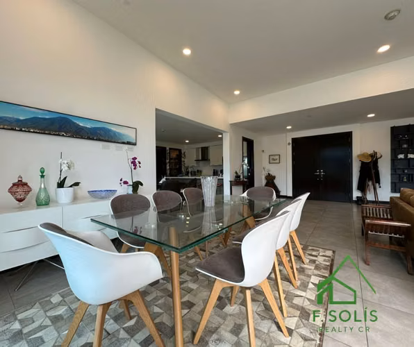 Lujoso Penthouse en venta con Terraza Privada cerca de Distrito Cuatro.