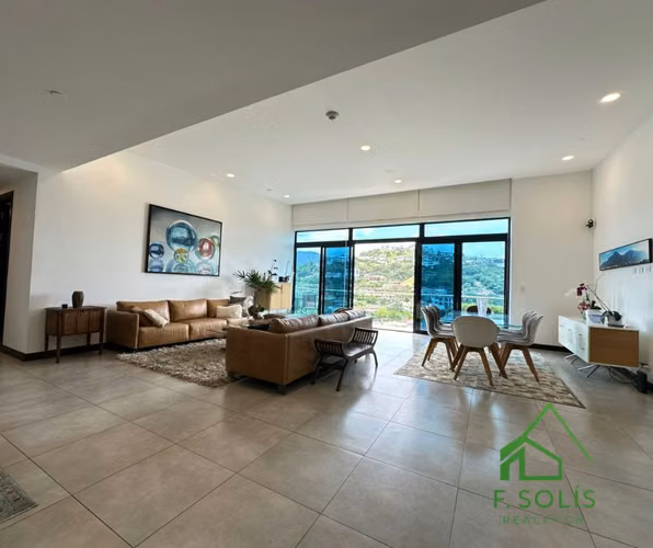 Lujoso Penthouse en venta con Terraza Privada cerca de Distrito Cuatro.