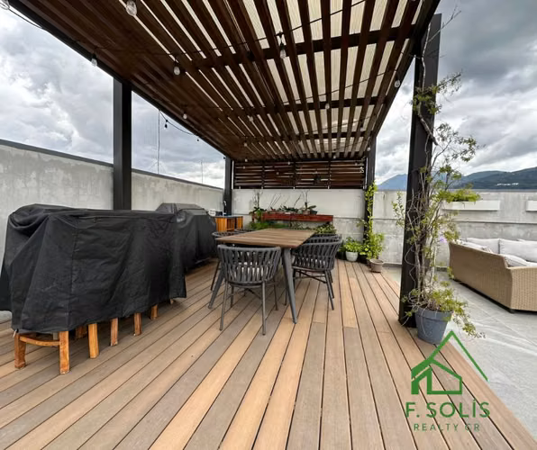 Lujoso Penthouse en venta con Terraza Privada cerca de Distrito Cuatro.