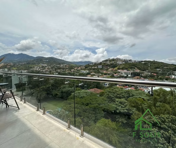 Lujoso Penthouse en venta con Terraza Privada cerca de Distrito Cuatro.
