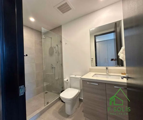 Lujoso Penthouse en venta con Terraza Privada cerca de Distrito Cuatro.