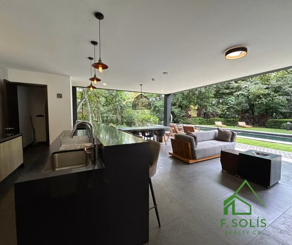 Lujoso Penthouse en venta con Terraza Privada cerca de Distrito Cuatro.