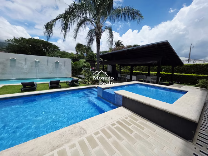 Apartment for Sale in the NovaLoft Condominium, Downtown Santa Ana