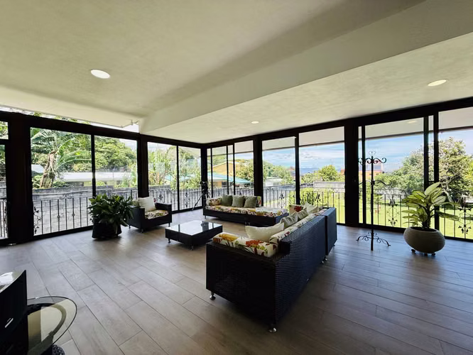 Family Estate for Sale in Santo Domingo, Heredia