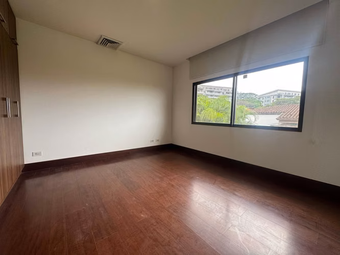 ALQUILER DE CASA EN LOMAS DEL VALLE* - Imagen 9