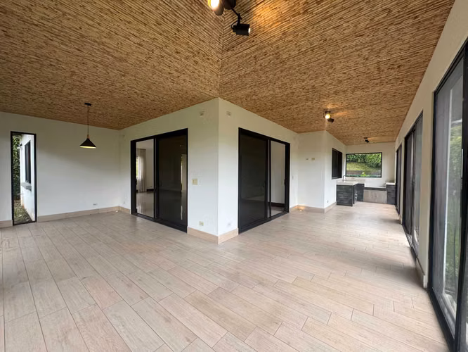 ALQUILER DE CASA EN LOMAS DEL VALLE* - Imagen 6