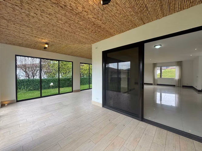 ALQUILER DE CASA EN LOMAS DEL VALLE* - Imagen 4