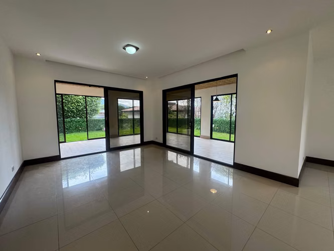 ALQUILER DE CASA EN LOMAS DEL VALLE* - Imagen 3