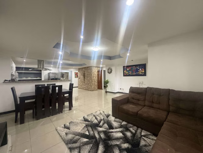 Venta de Casa en Coronado de una planta con 3 apartamentos
