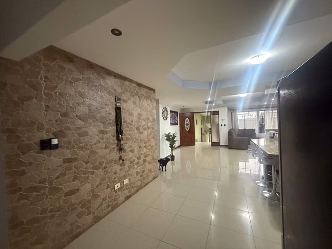 Venta de Casa en Coronado de una planta con 3 apartamentos