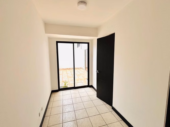 Piedades Sta Ana-Recién remodelada-3 hab+2.5 baños-Oficina-Patio-4 parqueos - Imagen 17