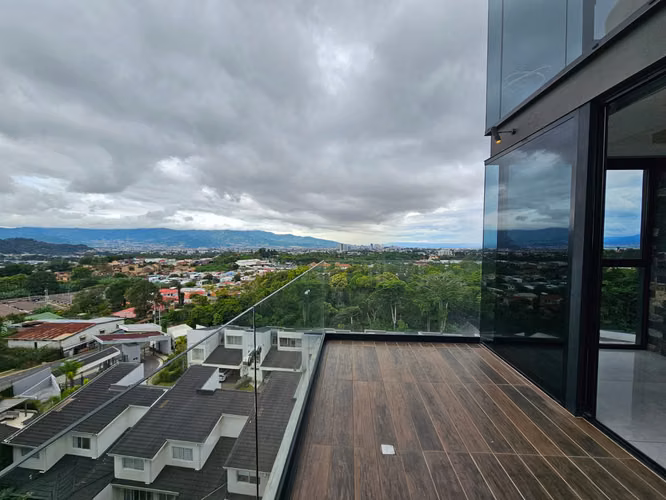 Venta de Penthouse de Lujo. Condominio Golfside.