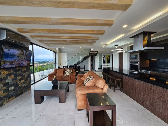 Venta de Penthouse de Lujo. Condominio Golfside.