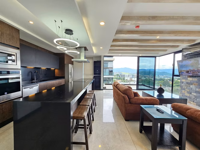 Venta de Penthouse de Lujo. Condominio Golfside.