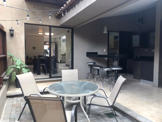 Casa townhouse,terraza, arboles grandes Brasil de Mora precio bajo Aquilaldo