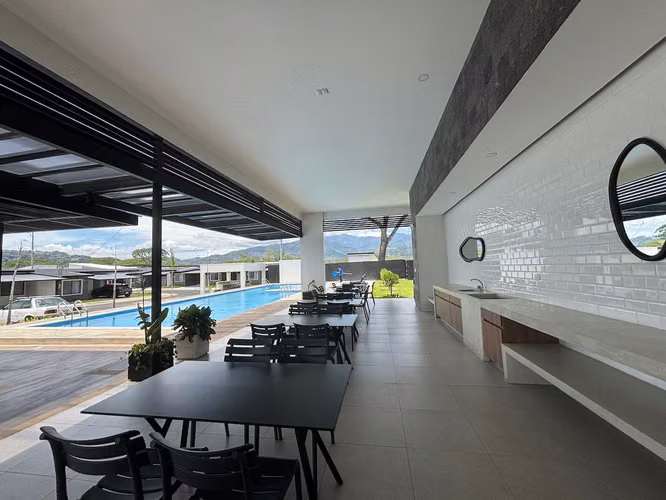 VENTA DE CASA DE UNA PLANTA EN CONDOMINIO - LINDORA PARA INVERSIÓN