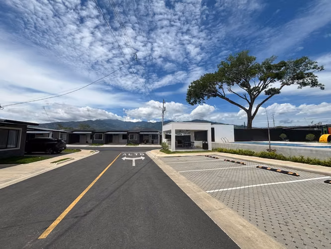 VENTA DE CASA DE UNA PLANTA EN CONDOMINIO - LINDORA PARA INVERSIÓN