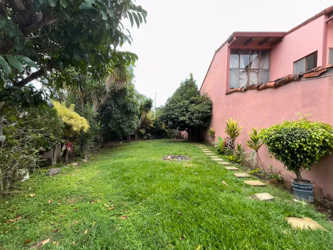 VENTA DE LOTE EN LOS LAURELES CON DOS CASAS - ESCAZU - Imagen 13