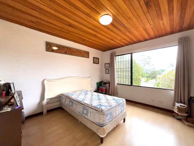 VENTA DE LOTE EN LOS LAURELES CON DOS CASAS - ESCAZU - Imagen 17