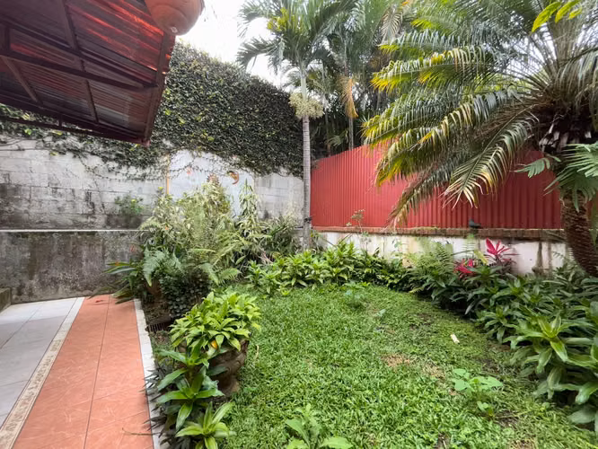 VENTA DE LOTE EN LOS LAURELES CON DOS CASAS - ESCAZU - Imagen 12