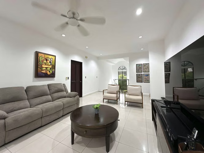 Venta de amplia casa en condominio en Brasil de Mora