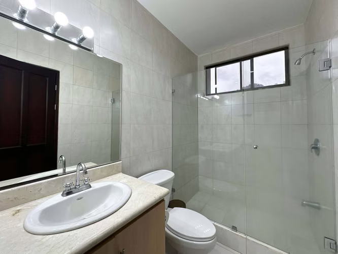 Venta de amplia casa en condominio en Brasil de Mora