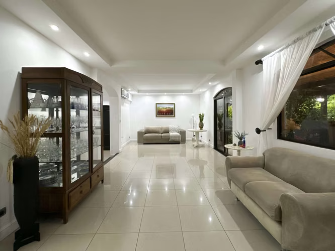Venta de amplia casa en condominio en Brasil de Mora
