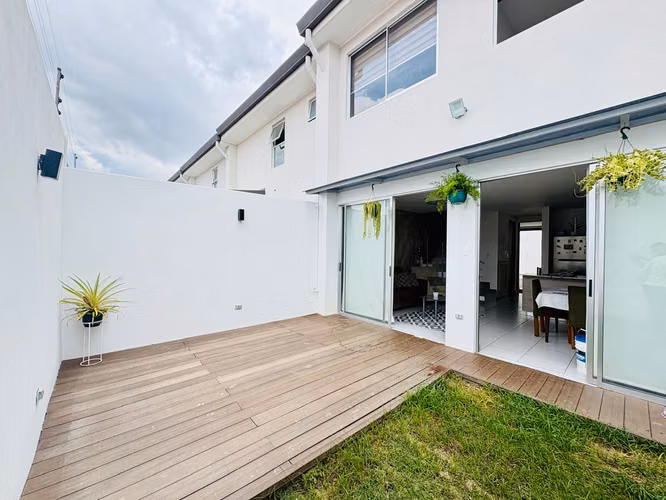 VENTA DE CASA FULL AMOBLADA EN HEREDIA- CARIARI.