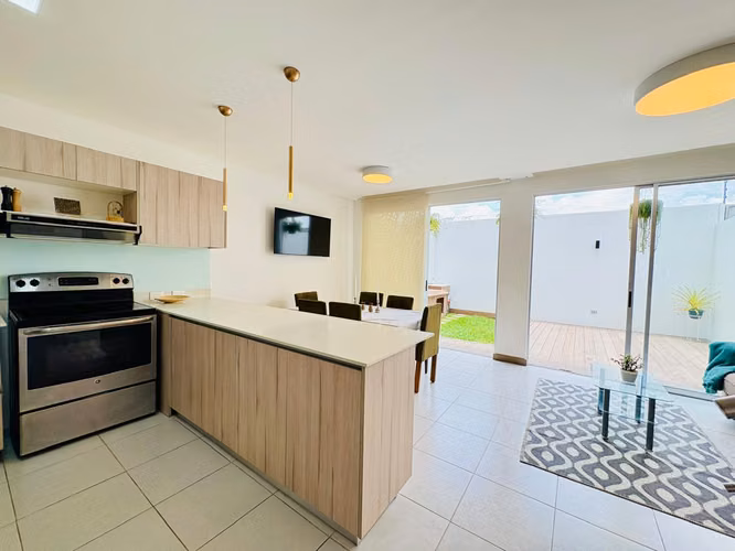 VENTA DE CASA FULL AMOBLADA EN HEREDIA- CARIARI.