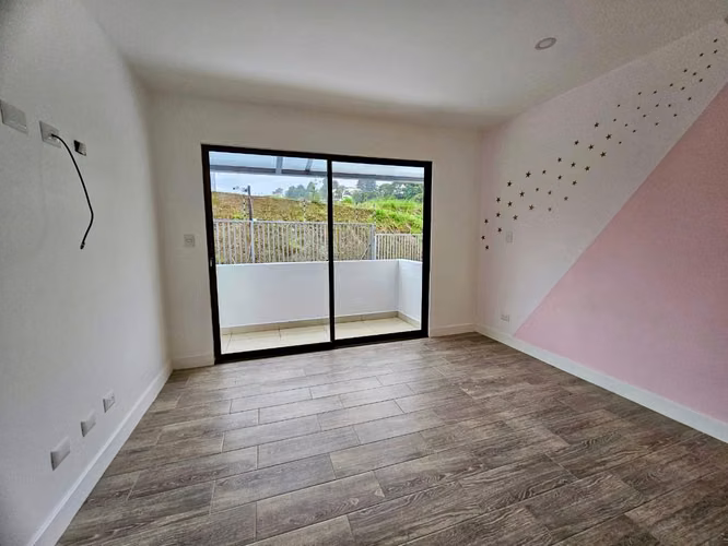 Se vende Casa en Condominio en Guayabos de Curridabat