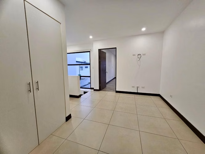 Se vende Casa en Condominio en Guayabos de Curridabat
