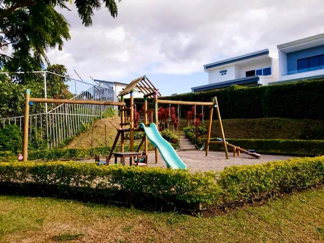Se vende Casa en Condominio en Guayabos de Curridabat