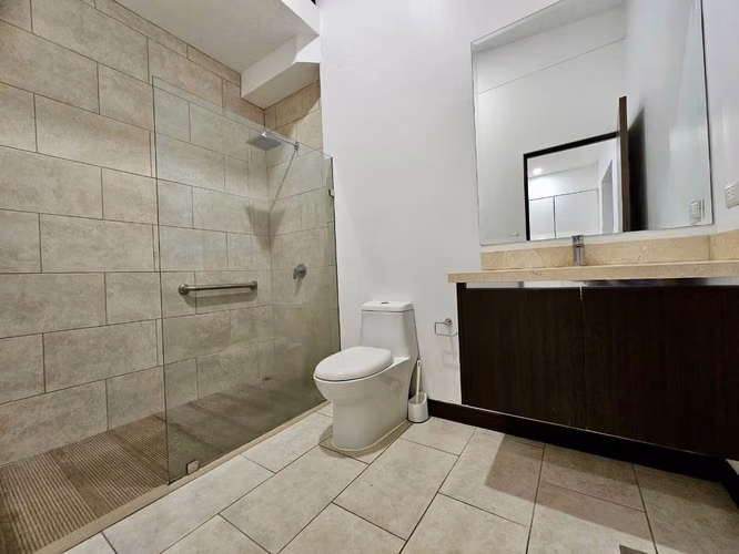 Se vende Casa en Condominio en Guayabos de Curridabat